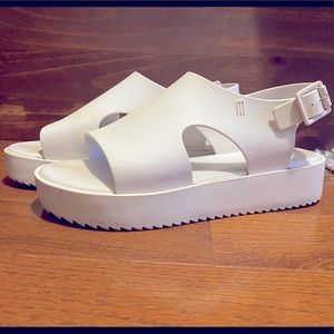 Melissa hotness platform sandal size 7